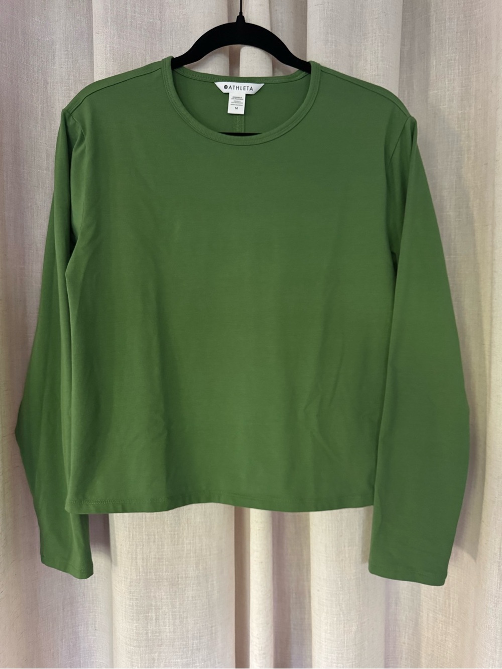 Athleta Essential Top Olive Green Long Sleeve Crewneck Size Medium